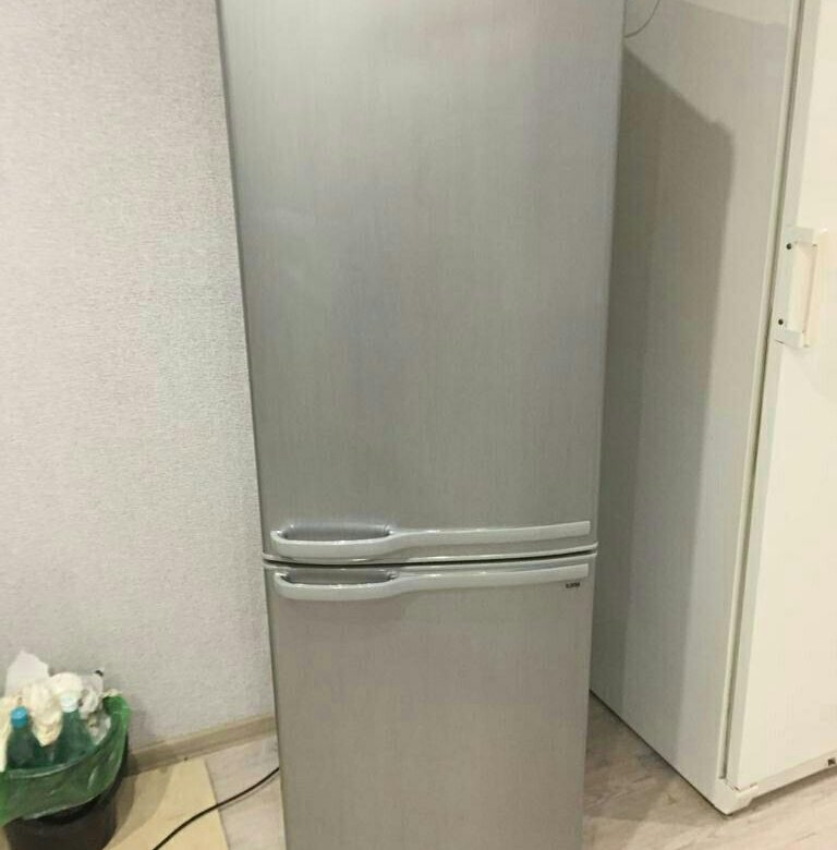 Узкие холодильники до 55 см. Холодильник самсунг узкий 45 см. Холодильник самсунг 175 см. Узкий холодильник самсунг 55 см двухкамерный. Узкий холодильник 40 см двухкамерный Samsung.
