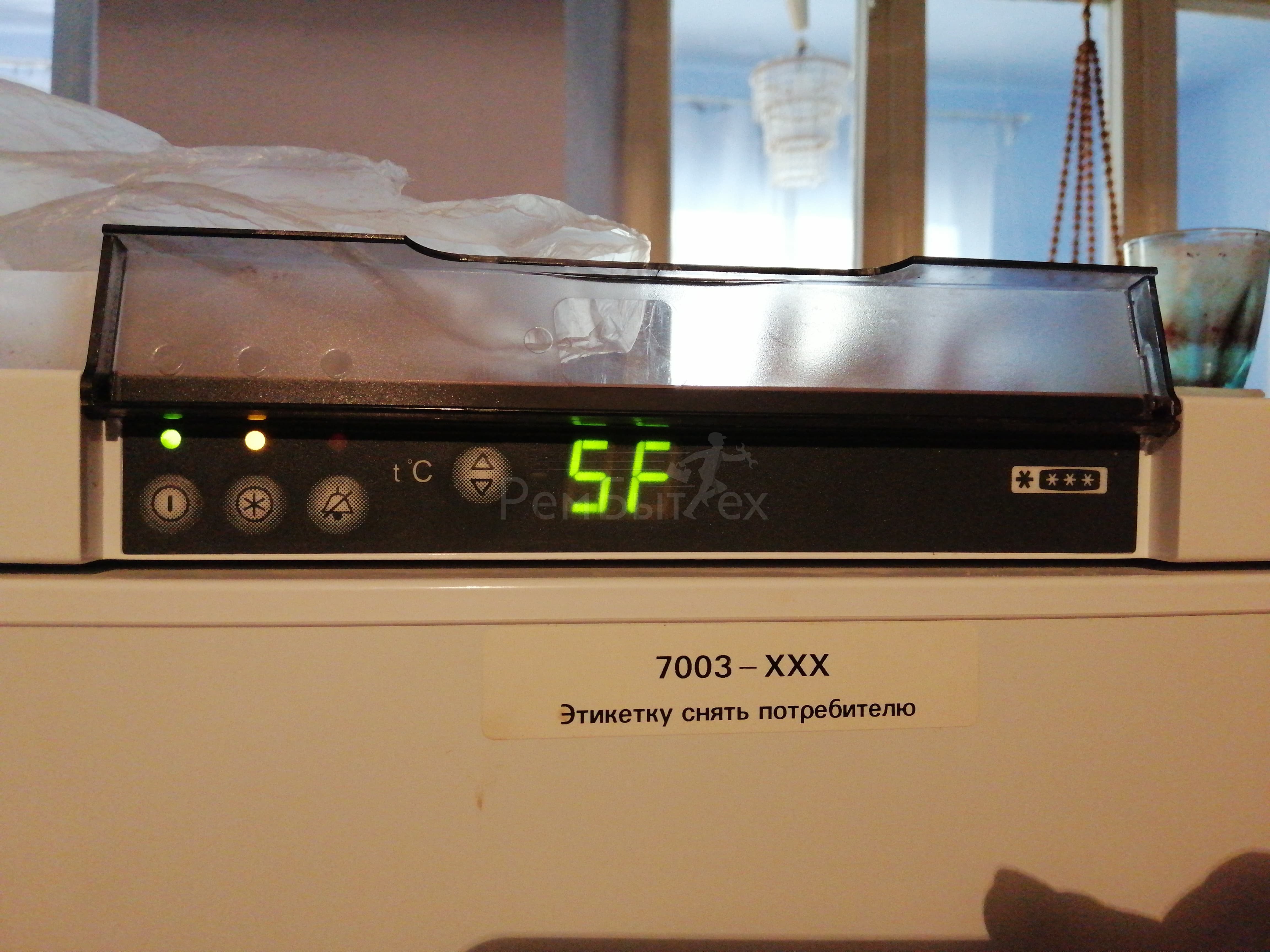 Морозильная камера горит внимание. 5f холодильник Атлант. Холодильник Атлант ошибка 5f в морозильной. Атлант ошибка f5 холодильник. F5 холодильник Атлант резистор.