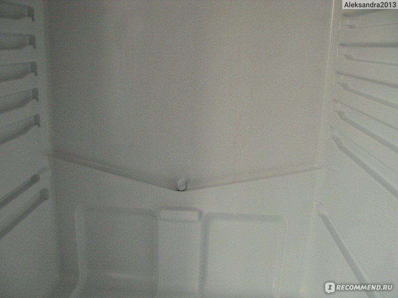 Вода на задней стенке холодильника. Холодильник Индезит lb 160r задняя стенка. Намерзает холодильник Индезит. Холодильник Индезит двухкамерный задняя стенка c13bnfg016.