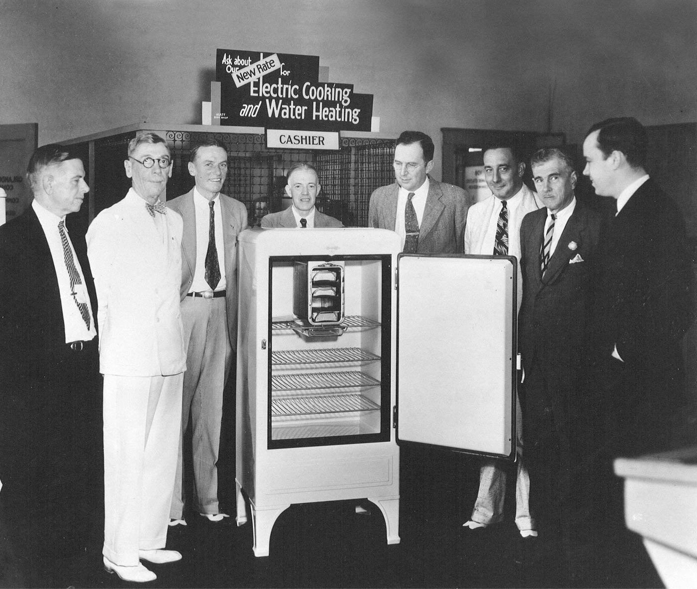Когда изобрели 1 холодильник. Первый холодильник General Electric 1911.